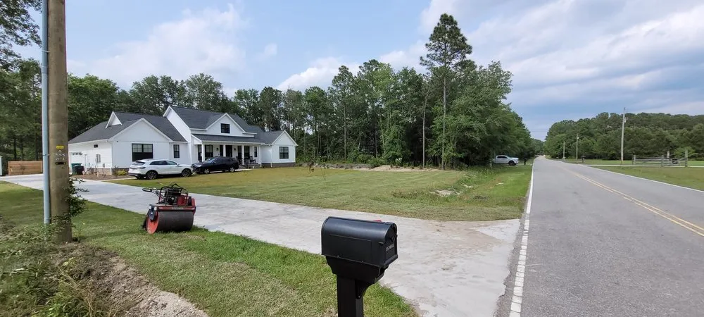 Top-rated lawn care service experts serving Latta, SC - Thompson Moving Ground