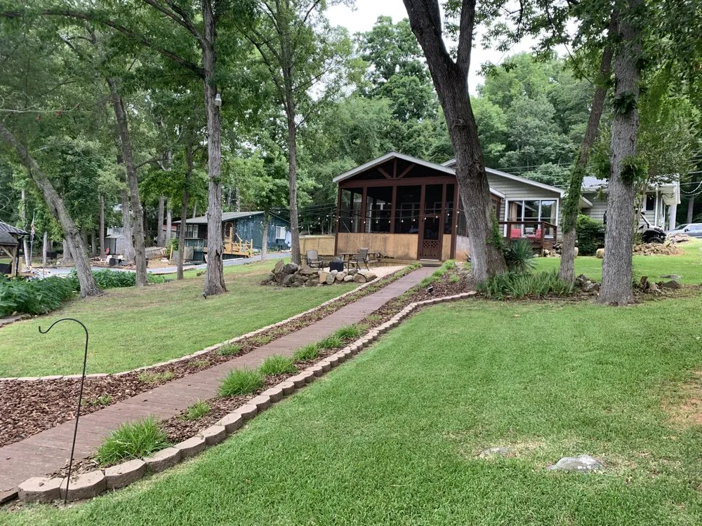 Top-rated yard cleanup service in Charleston, SC by Thompson’s Lawncare and Landscape