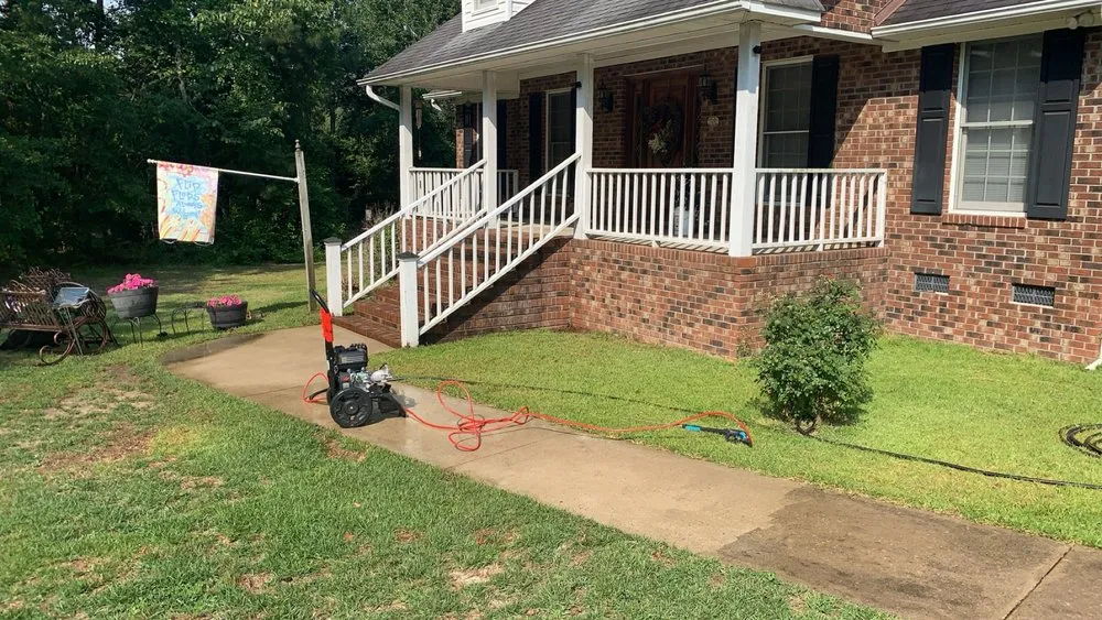 Expert garden landscaping experts serving Charleston, SC - Thompson’s Lawncare and Landscape