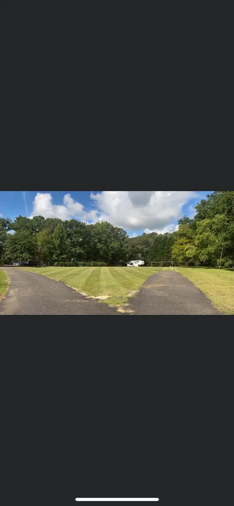 Local lawn mowing service in Charleston, SC by Thompson’s Lawncare and Landscape