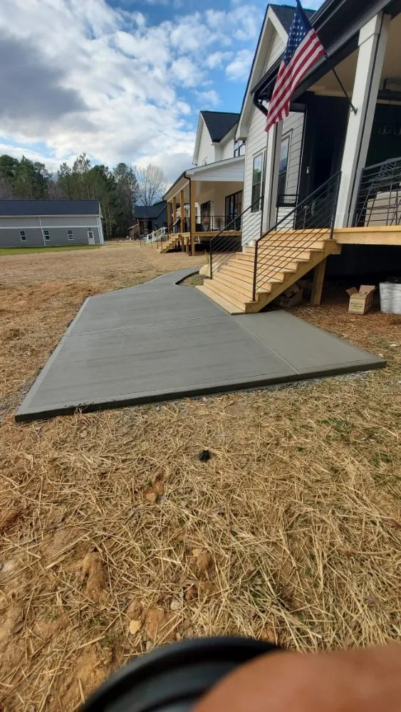 Trusted outdoor landscaping for beautiful yards across Burlington, NC - Thorntons Earthworks