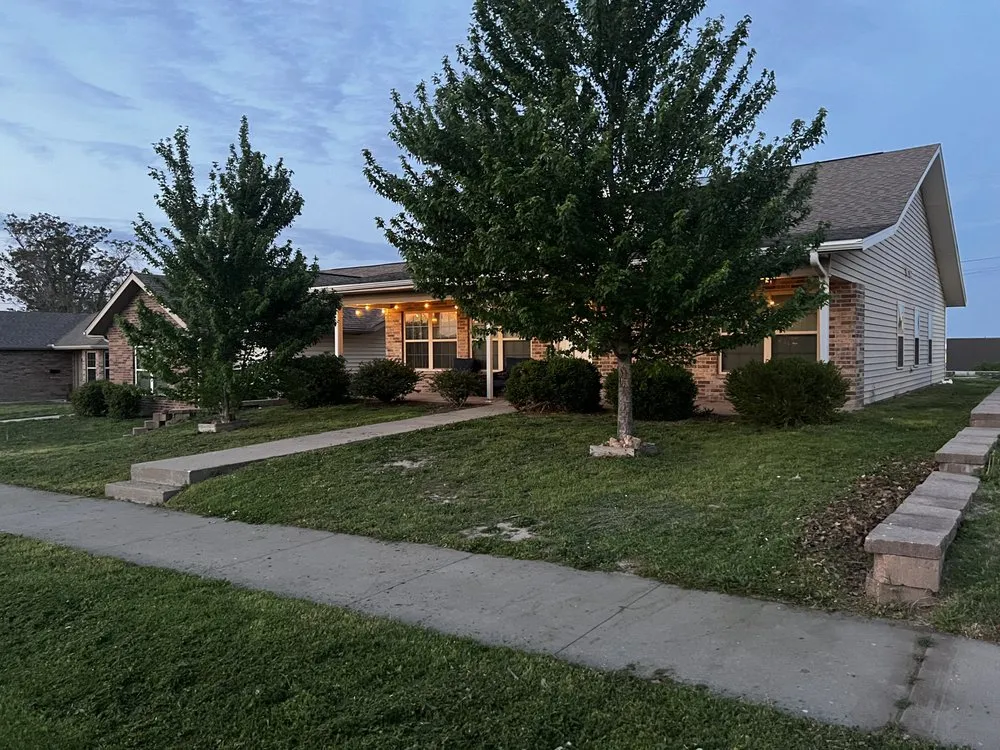 Top-rated residential landscaping experts serving MO, MO - Thornton's Lawn Care and Engine Repair