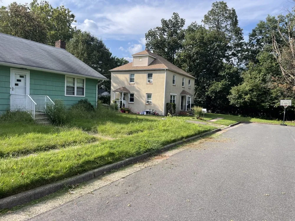 Professional lawn mowing service in Edison, NJ - Thor’s Landscaping