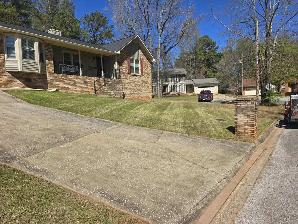 Top-rated lawn mowing service in Oxford, AL by Thrash,s Lawn Care