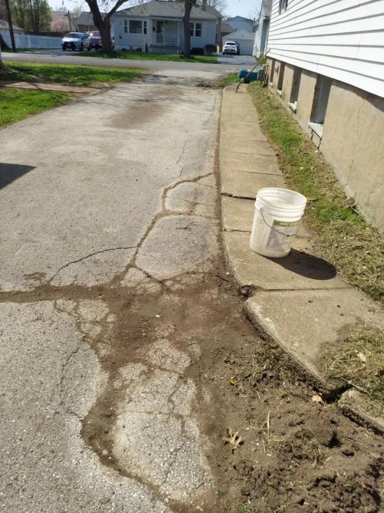 Custom lawn mowing service in Collinsville, IL by Three Dimensional