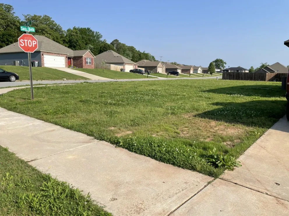 Custom lawn care service in Prairie Grove, AR - Threet’s Lawn And Transport