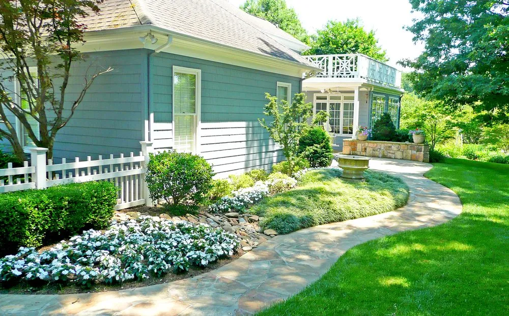 Professional lawn care service with custom design across Knoxville, TN - Thress Nursery Gardens