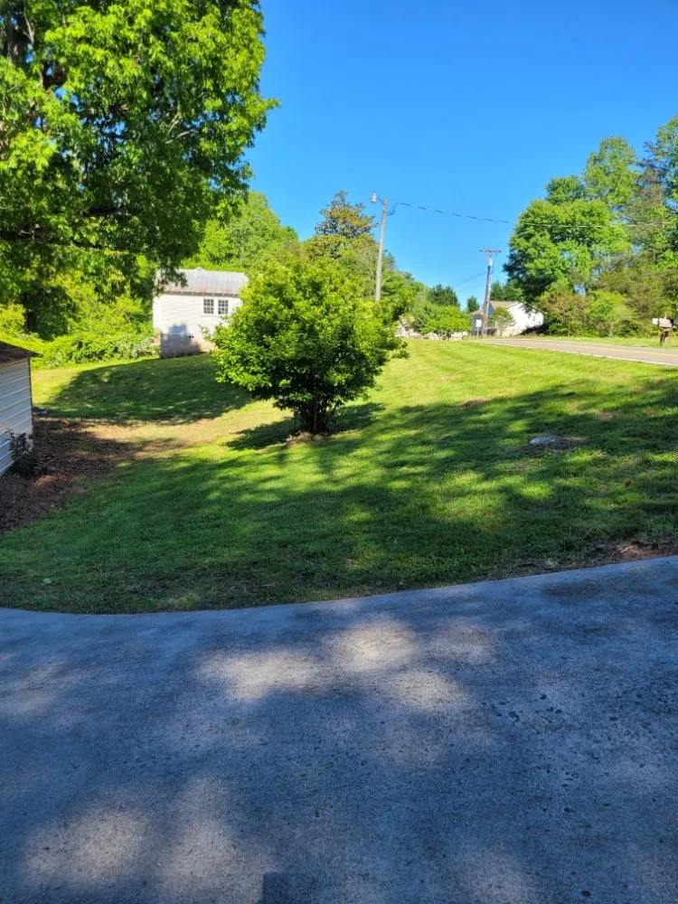 Professional garden landscaping for homes in Lenoir, NC by Throw'N Grass Landscaping