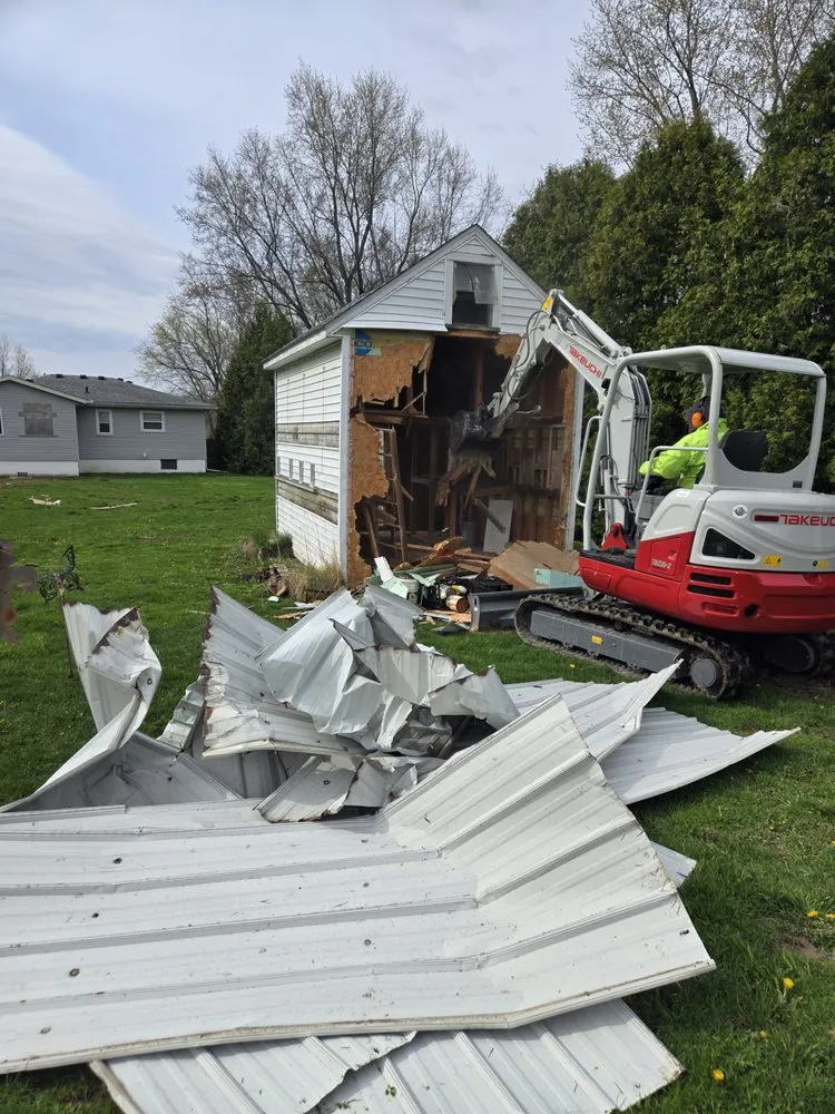 Top-rated landscaping services experts serving North Branch, MI - Thumbs up excavation
