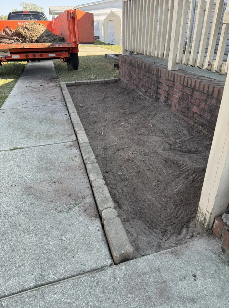 Professional lawn care service experts serving Fayetteville, NC - Thumbs Up Landscaping