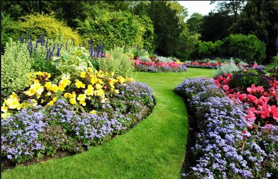 Local outdoor landscaping experts serving Indianapolis, IN - Thumbs-Up Landscaping