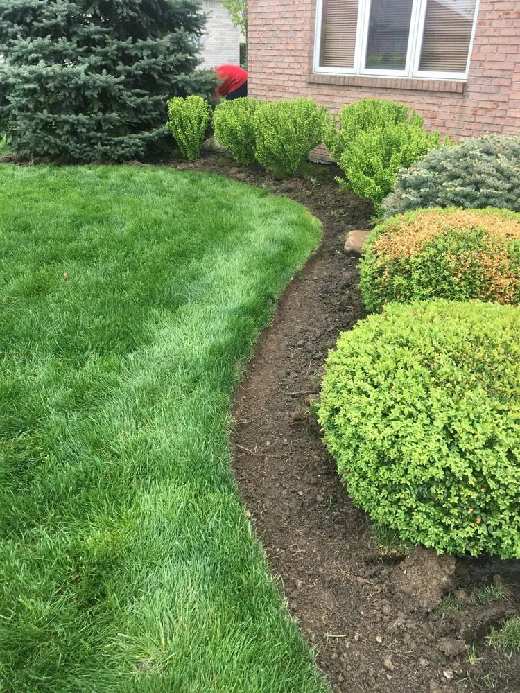 Local garden landscaping experts serving Indianapolis, IN - Thumbs-Up Landscaping