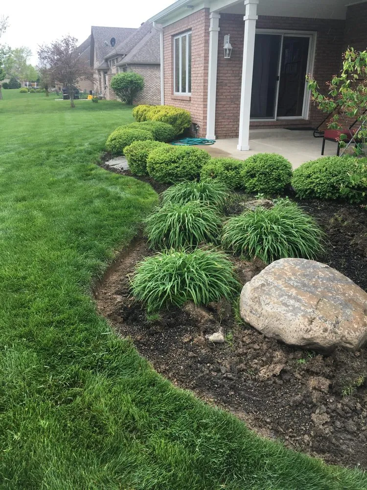 Custom yard maintenance experts serving Indianapolis, IN - Thumbs-Up Landscaping