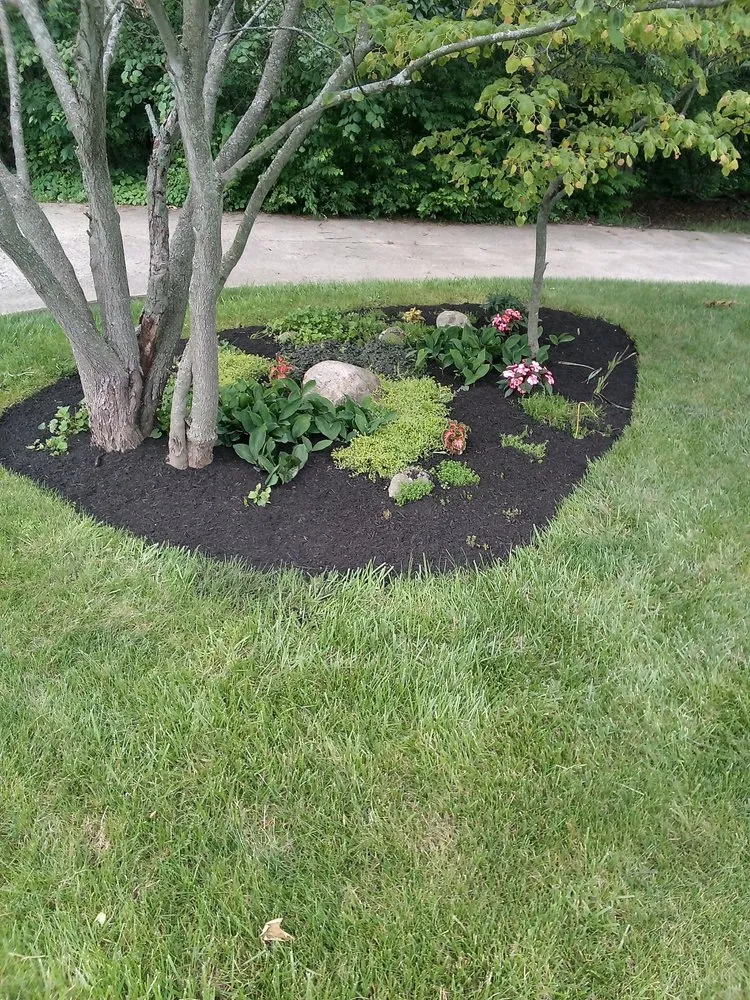 Custom lawn mowing service in Columbus, OH by Thumper's Landscaping