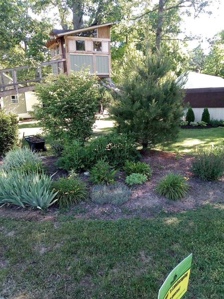 Reliable lawn mowing service in Columbus, OH - Thumper's Landscaping