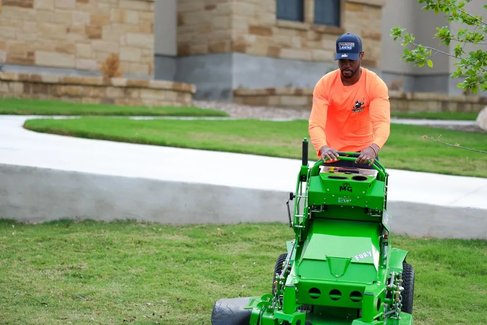Expert lawn mowing service in San Antonio, TX - Thunder Lawns