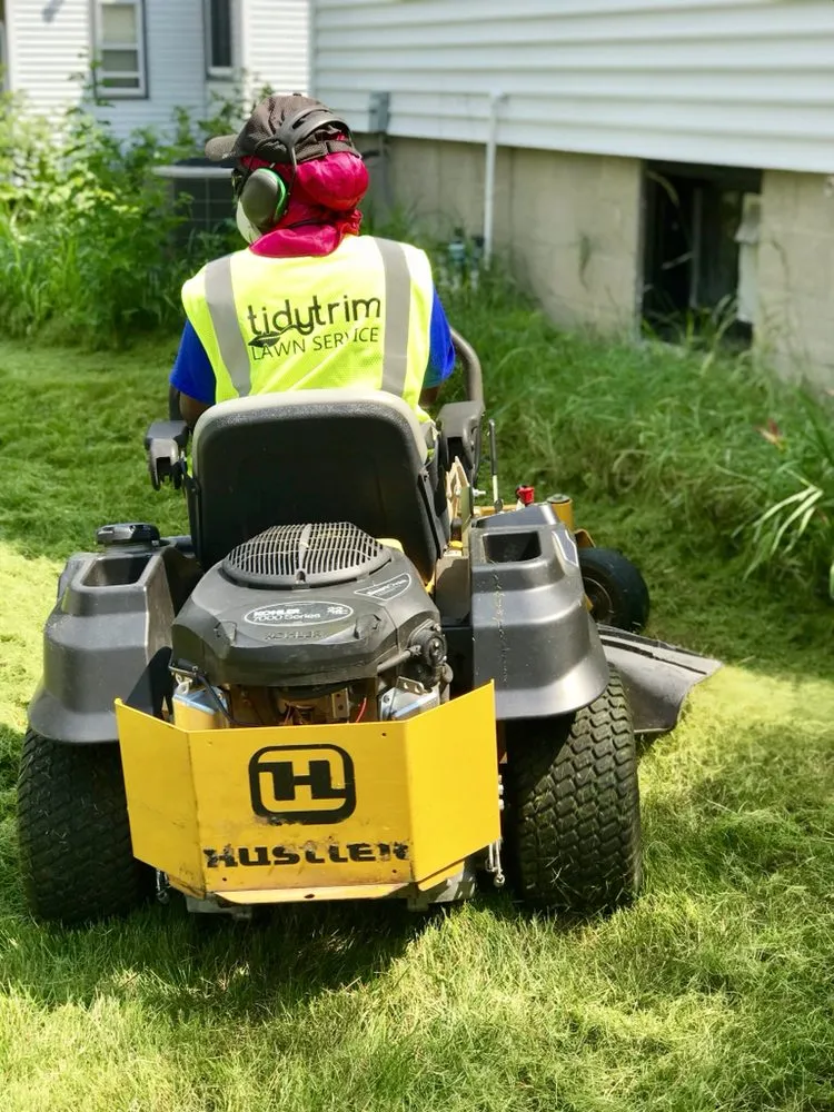 Top-rated yard cleanup service for homes in Glendale, WI by Tidy Trim Lawn Service