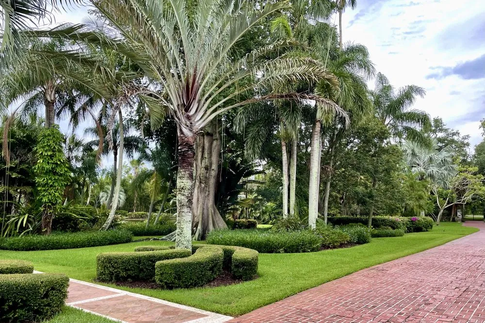 Custom lawn care service near you across Grant, FL - Tierra De Vida