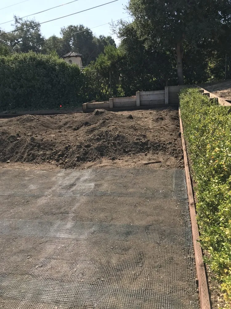 Affordable landscape design in East Palo Alto, CA by Tierra Landscaping