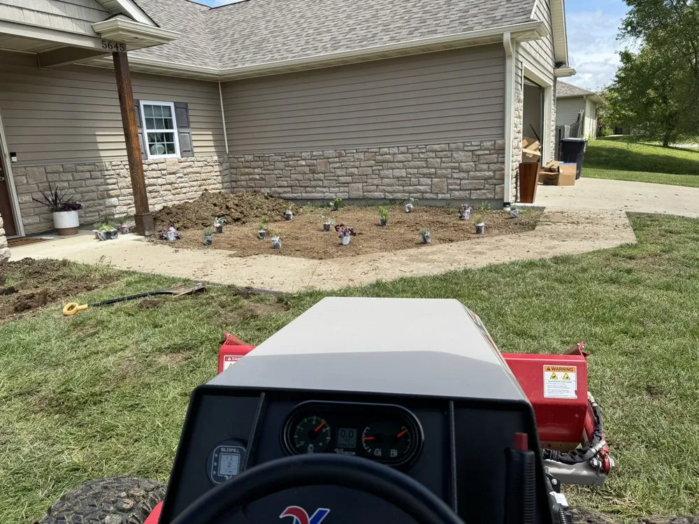 Affordable yard maintenance in Columbia, MO by Tiger turf Lawn Care