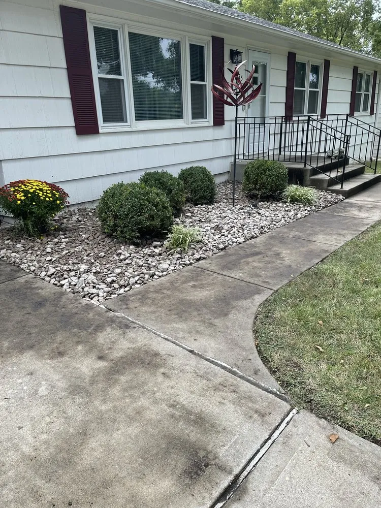 Trusted lawn care service for outdoor upgrades across Wellington, MO - Tigers Contracting