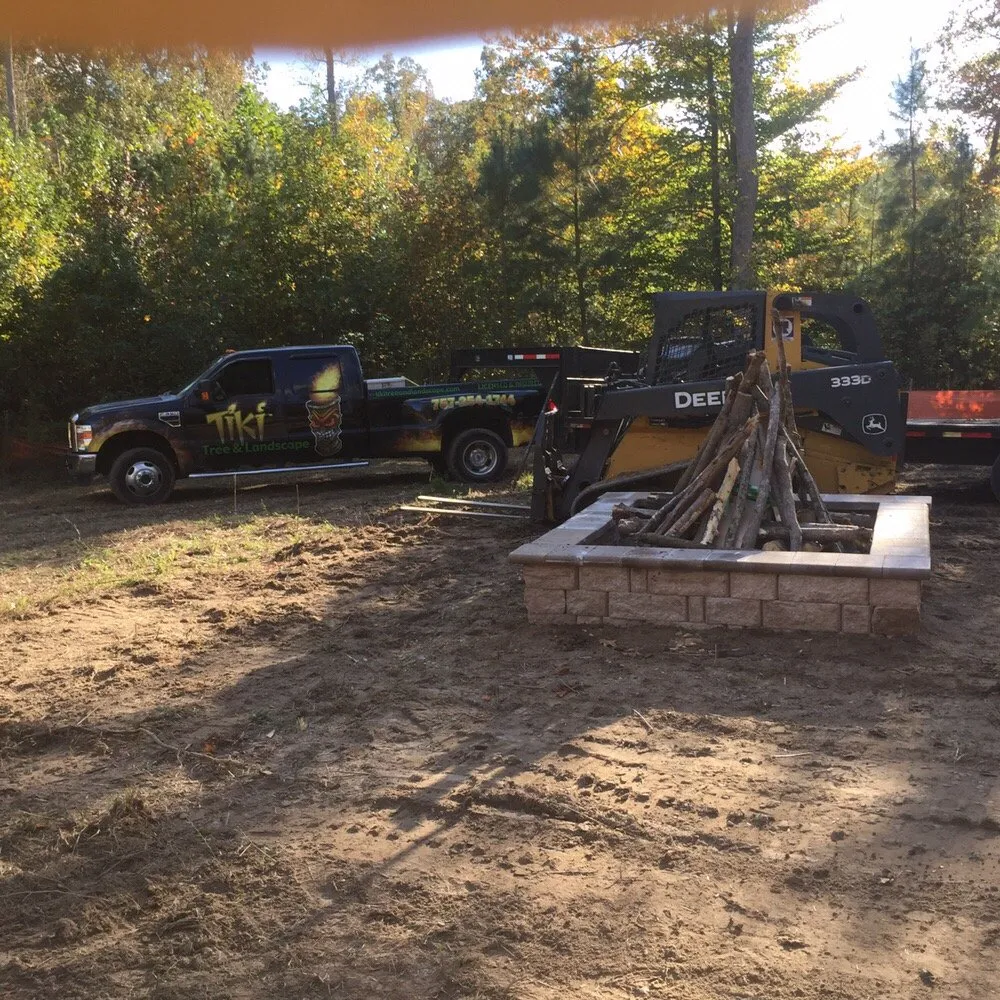 Reliable yard cleanup service in Williamsburg, VA by Tiki Tree and Landscape
