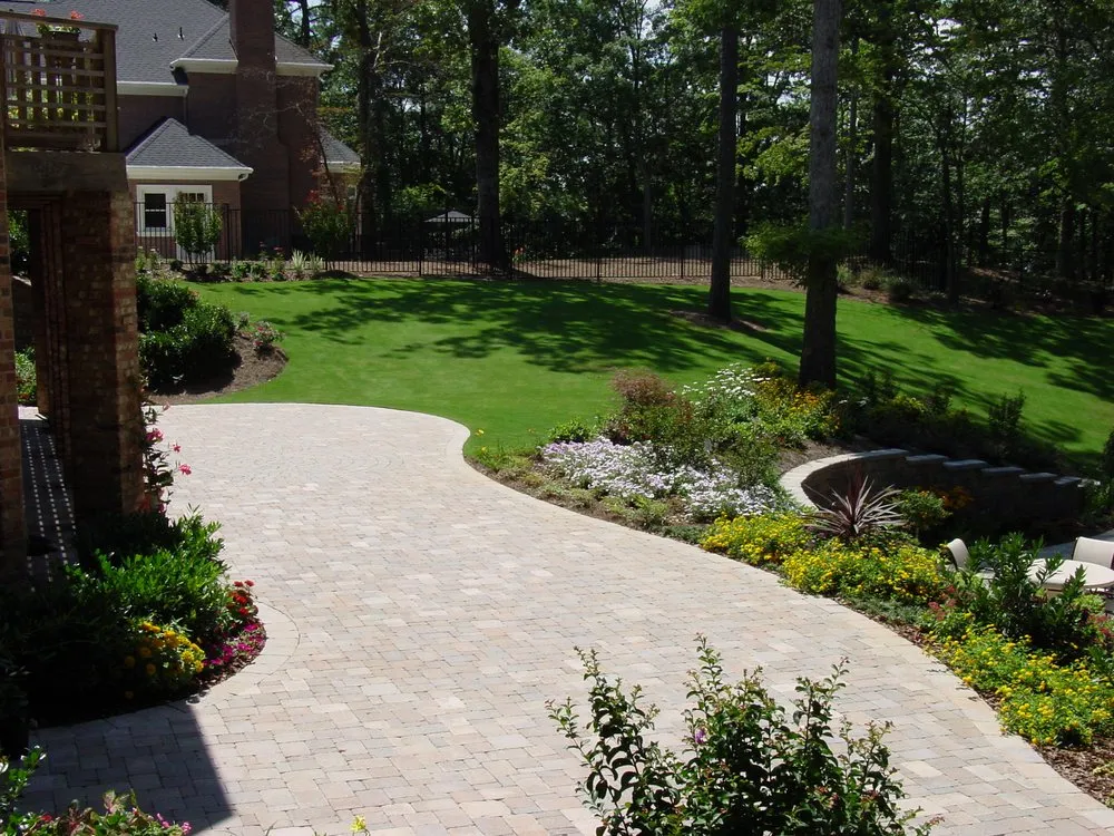 Professional yard maintenance in Atlanta, GA - Tim U Mcowen & Associates
