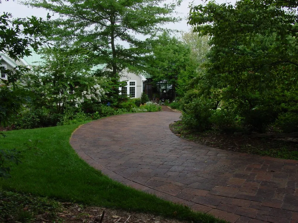 Expert garden landscaping with custom design in Atlanta, GA by Tim U Mcowen & Associates
