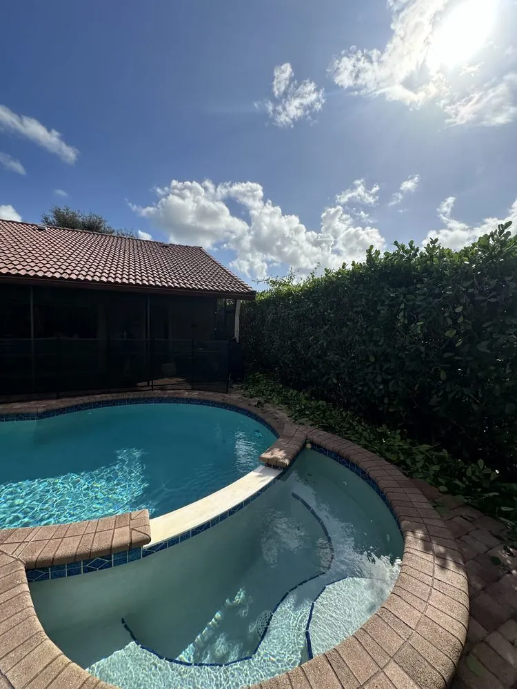 Top-rated lawn care service in Lauderdale Lakes, FL by Timber Troupe Tree Care