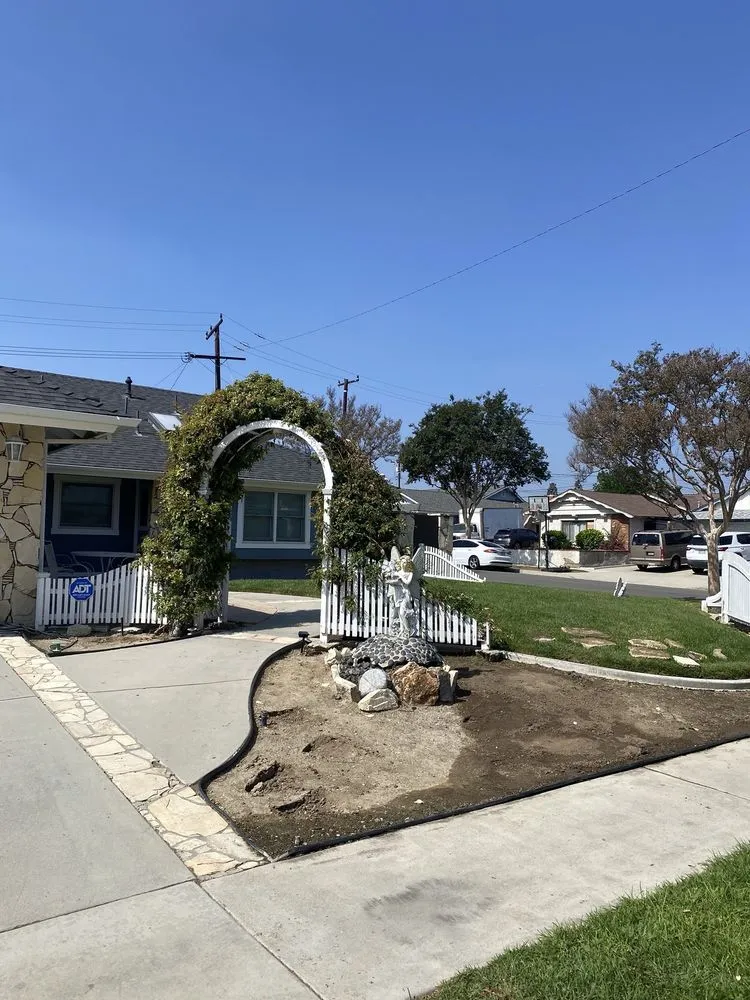 Custom lawn mowing service in Huntington Beach, CA - Timeless Terrains