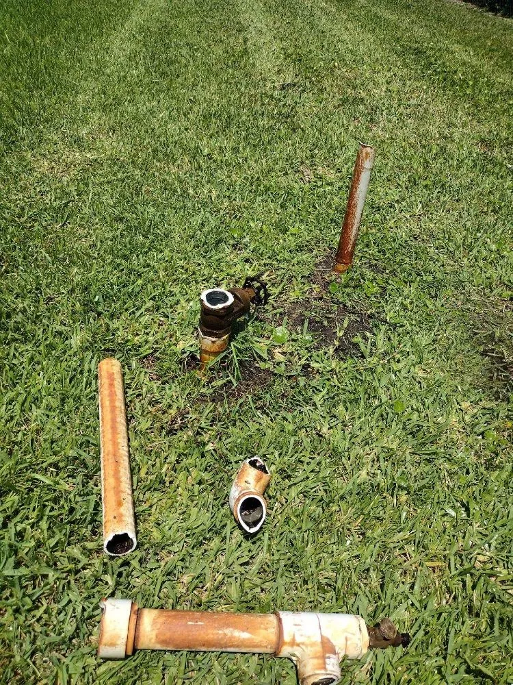 Trusted yard cleanup service in Melbourne, FL by Tim's Handyman And Outdoor Service