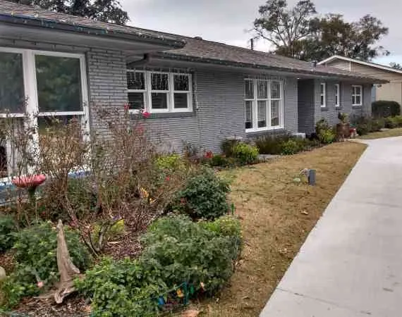 Professional yard maintenance in Gulfport, MS by Tinas Home Services