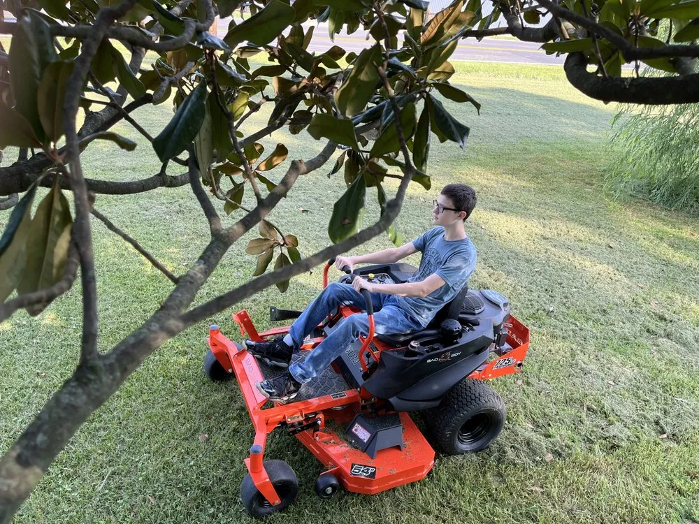 Professional garden landscaping in Tompkinsville, KY by Tingle’s Lawn Care