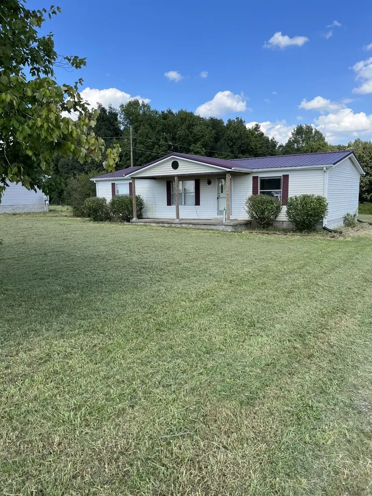 Professional landscaping services for beautiful yards across Tompkinsville, KY - Tingle’s Lawn Care