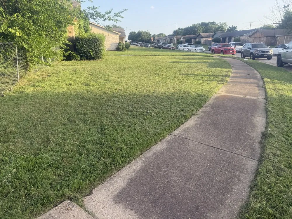 Expert lawn mowing service in Grand Prairie, TX - Tinsley’s Cutting Up Lawn Service