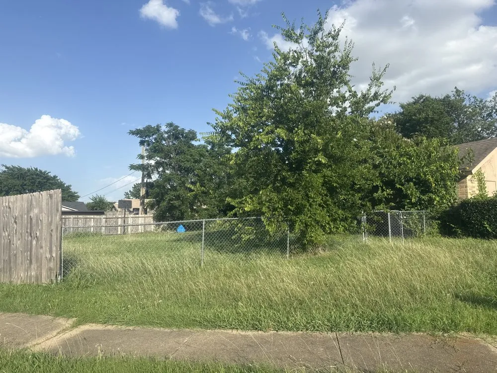 Reliable yard maintenance for outdoor upgrades across Grand Prairie, TX - Tinsley’s Cutting Up Lawn Service