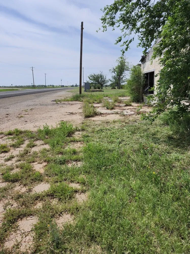 Expert yard maintenance experts serving Lubbock, TX - Titan Cuts