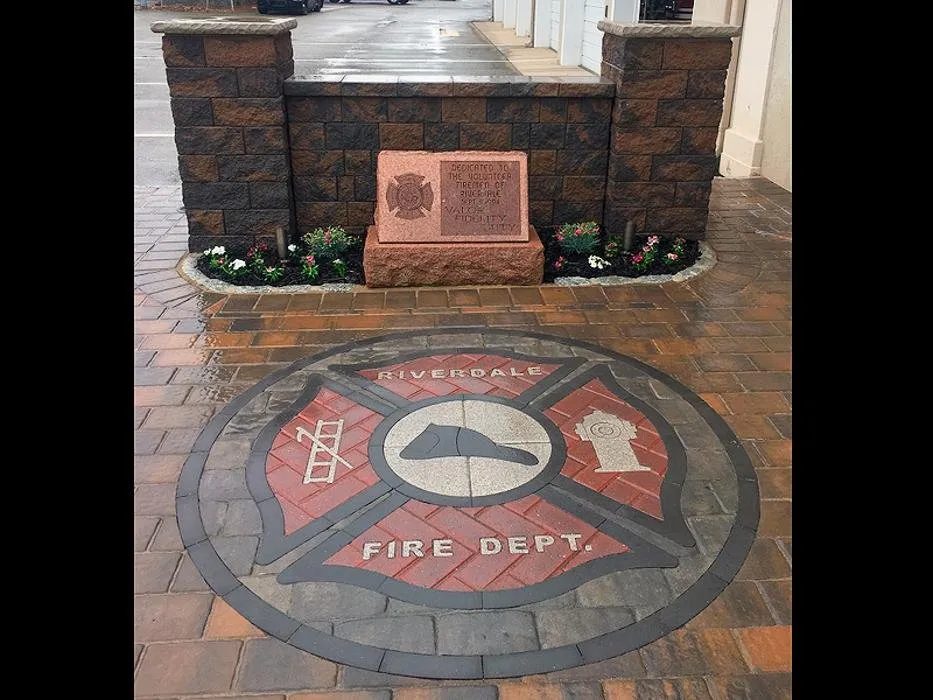 Custom landscaping services with custom design in Kinnelon, NJ by T&J Famularo Masonry & Design