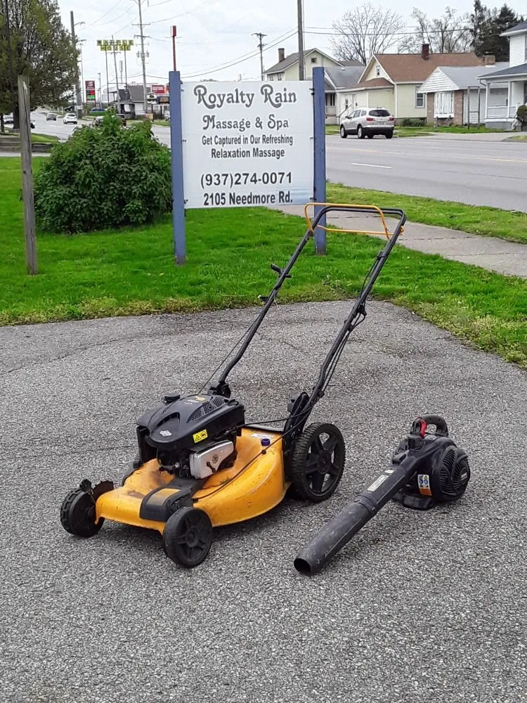 Affordable lawn mowing service experts serving Dayton, OH - Tk Handyman and Lawn Care Services