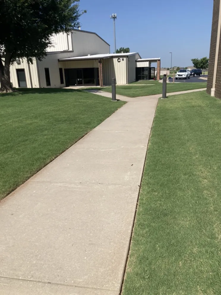 Top-rated garden landscaping experts serving Oklahoma City, OK - TL Lawn Care & Landscaping