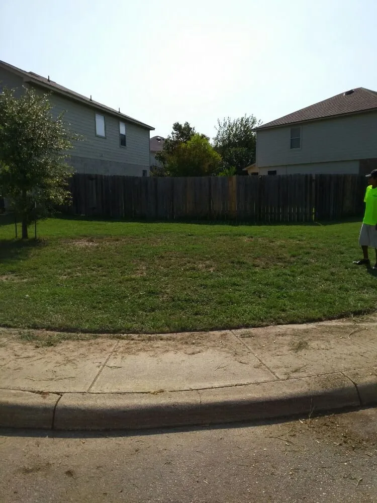Custom yard cleanup service in San Antonio, TX by T&L Lawn Maintenance