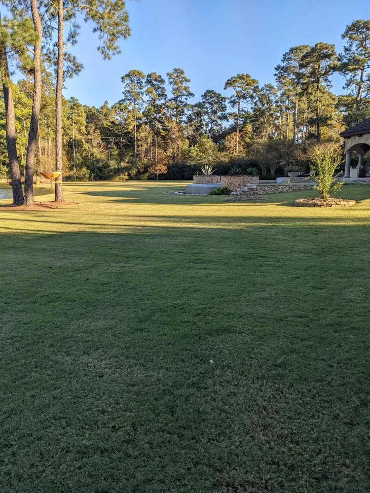 Expert garden landscaping in Conroe, TX by TLC Specialty Weed Control