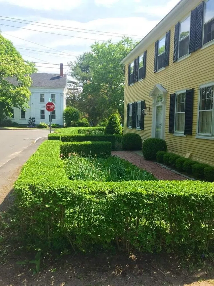 Custom garden landscaping experts serving Arundel, ME - TML Grounds Care