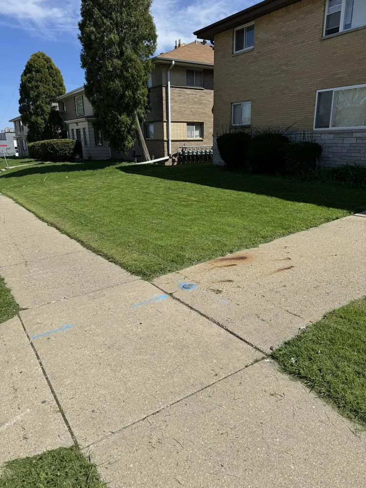 Affordable lawn mowing service experts serving Milwaukee, WI - T&M’s Landscaping