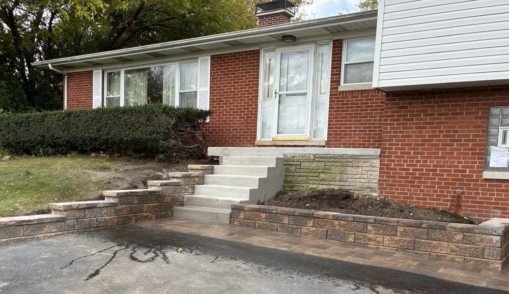 Top-rated lawn care service in Elk Grove Village, IL by TMW Enterprises Paving & Maintenance