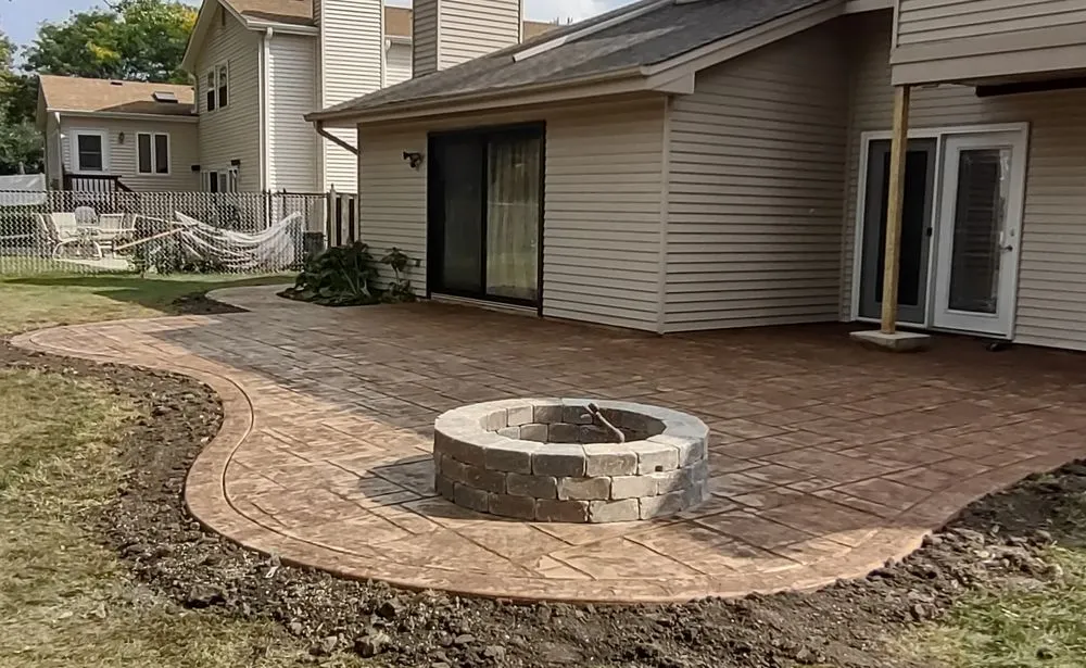 Expert garden landscaping in Elk Grove Village, IL by TMW Enterprises Paving & Maintenance