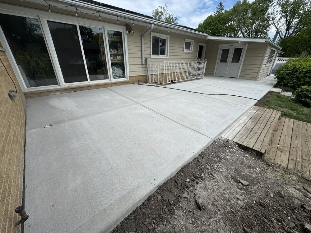 Reliable landscape design experts serving Elk Grove Village, IL - TMW Enterprises Paving & Maintenance