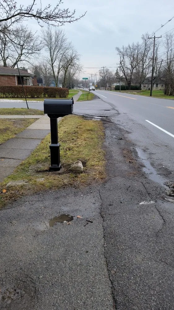 Professional garden landscaping in Niagara Falls, NY by T&N Contracting & Snow Removal