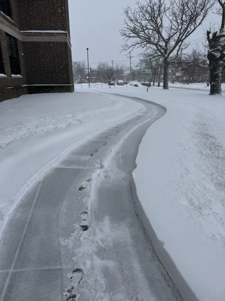 Trusted lawn mowing service in Niagara Falls, NY - T&N Contracting & Snow Removal