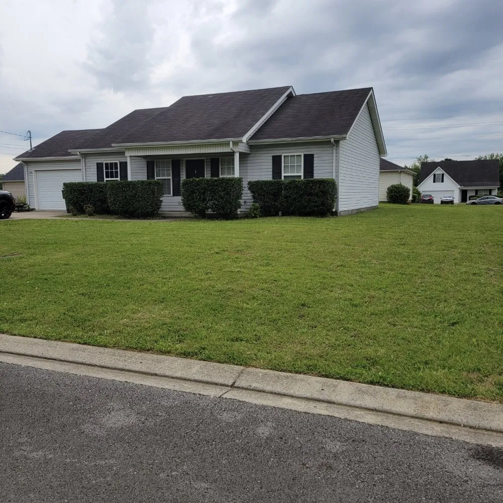 Top-rated lawn mowing service in Murfreesboro, TN by Tn Lawnsmiths